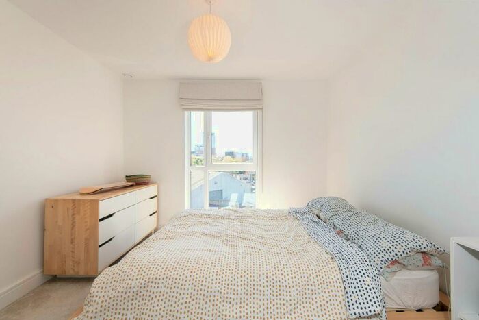 2 Bedroom Apartment To Rent In Riverside House, Southampton, SO14