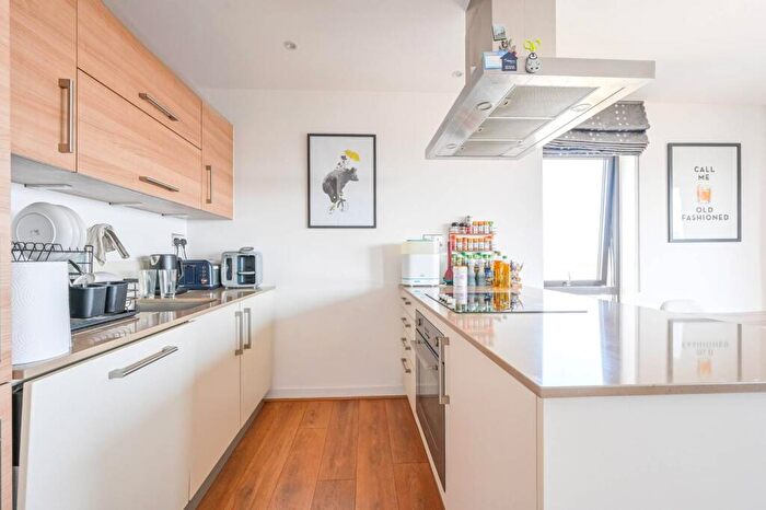 2 Bedroom Flat To Rent In Boathouse Apartments, Limehouse, London, E14