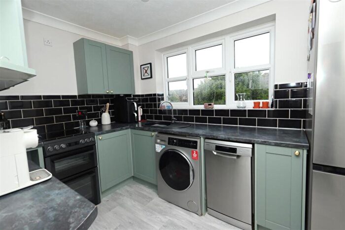 2 Bedroom Apartment For Sale In Hudson Close, Eastbourne, BN23