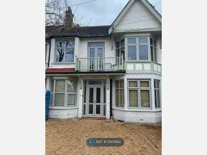 Studio To Rent In Crowstone Avenue, Westcliff-On-Sea, SS0