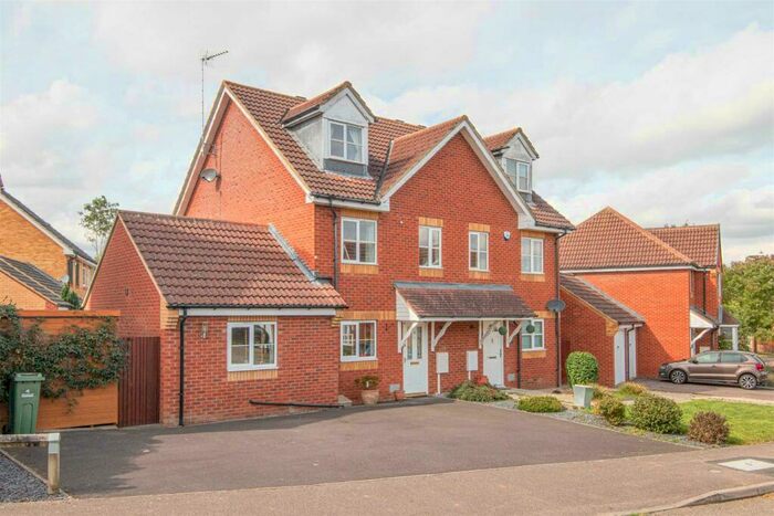 3 Bedroom Semi-Detached House To Rent In Portishead Drive, Tattenhoe, MK4