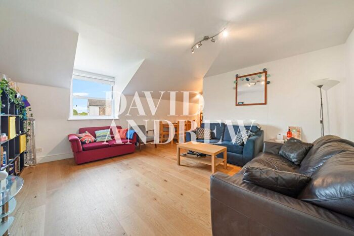 3 Bedroom Apartment To Rent In Tollington Park, N4