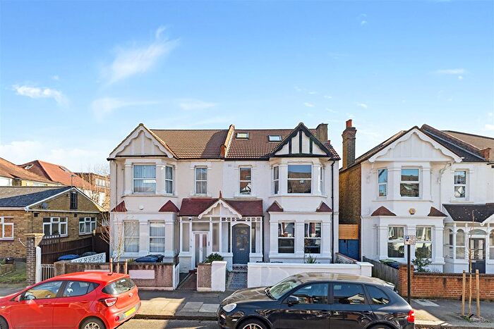 6 Bedroom Semi-Detached House To Rent In Kingsdown Avenue, London, W13