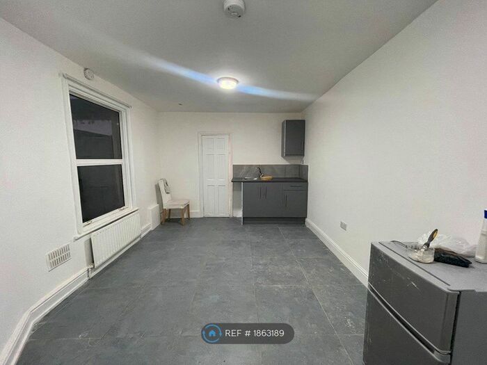 Studio To Rent In Ruskin Avenue, London, E12