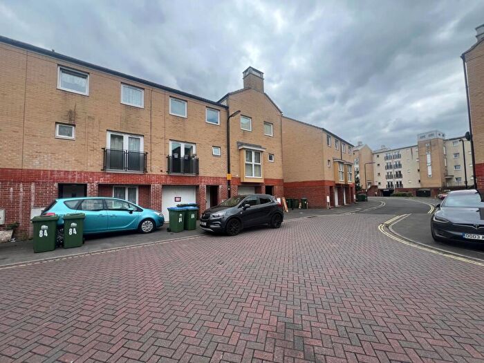 3 Bedroom House To Rent In Whitestar Place, Southampton, SO14