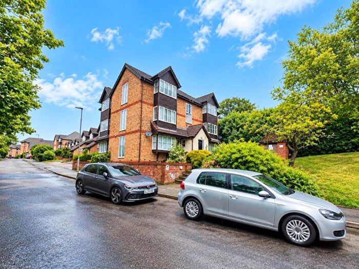 Studio To Rent In Orchard Grove, Anerley, London, SE20