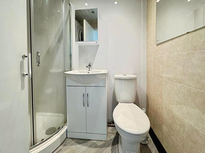 1 Bedroom Flat To Rent In Wilmslow Road, East Didsbury, Greater Manchester, M20