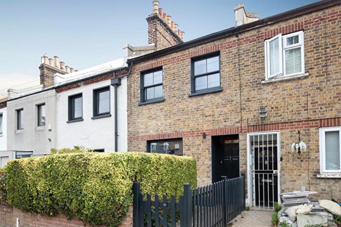 3 Bedroom Terraced House For Sale In Gordon Road, Nunhead, SE15