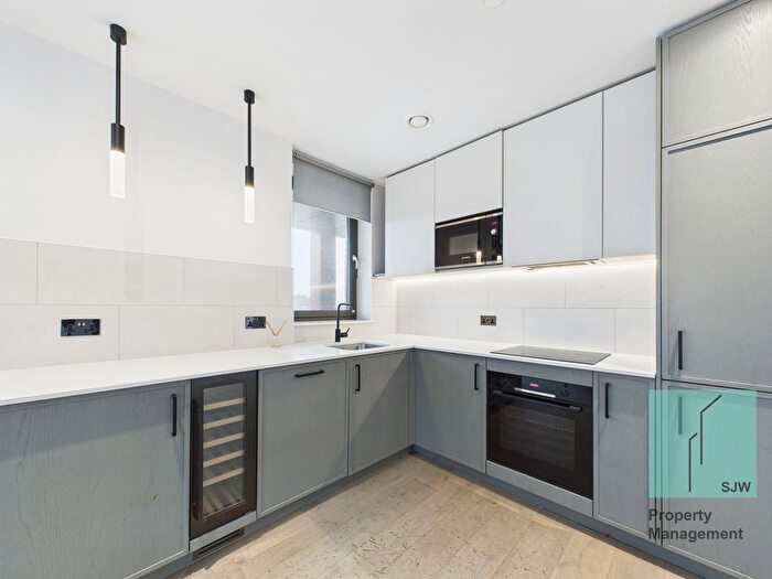 2 Bedroom Flat To Rent In Windsor Square, London, SE18