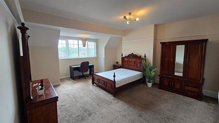 6 Bedroom House To Rent In Beresford Road, Manchester, M13