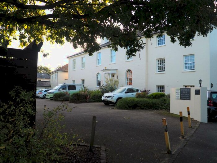 2 Bedroom Flat To Rent In Purewell, Christchurch, BH23