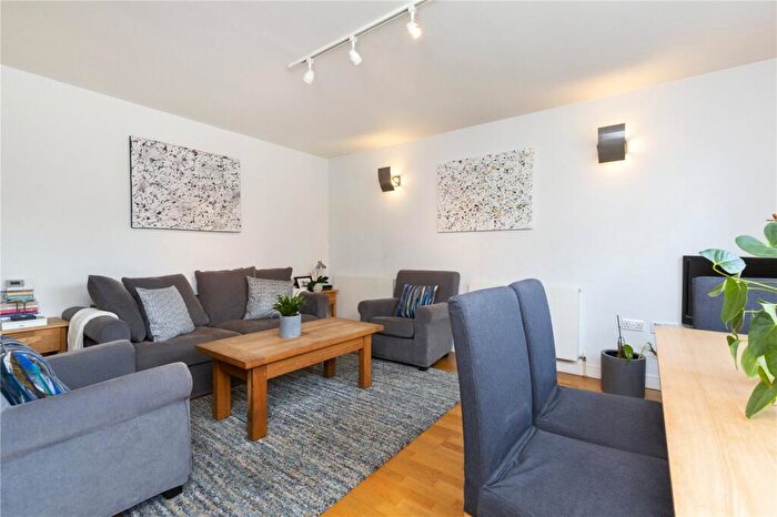 2 Bedroom Apartment To Rent In Joiners Yard, London, N1