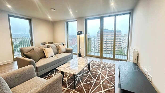 2 Bedroom Flat To Rent In Castle Street, Luton, Bedfordshire, LU1