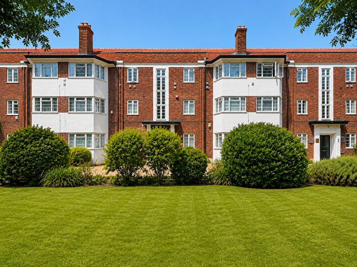 2 Bedroom Flat To Rent In Great West Road, Hounslow, TW5