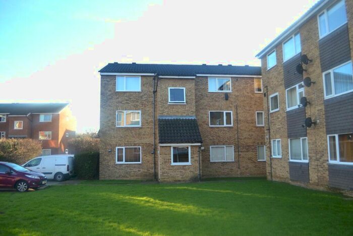 1 Bedroom Flat To Rent In Swanshope, Loughton, Essex, IG10