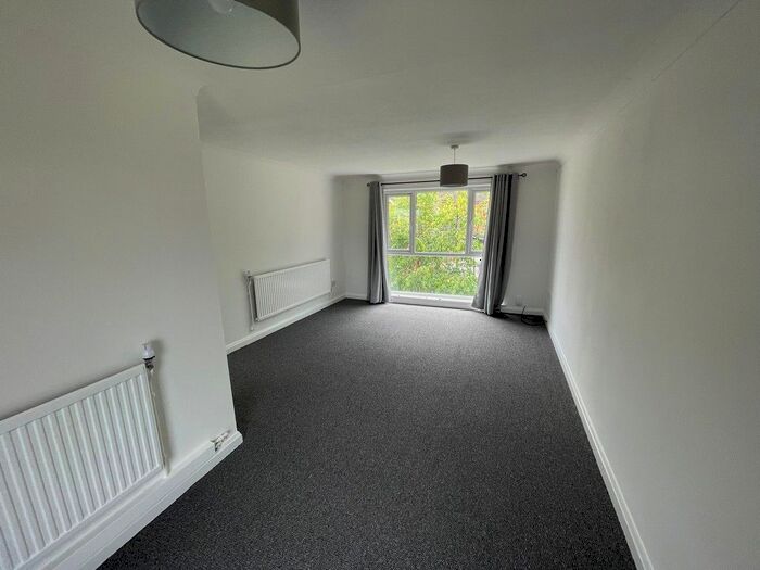 2 Bedroom Flat To Rent In Longley Hall Grove, Sheffield, S5