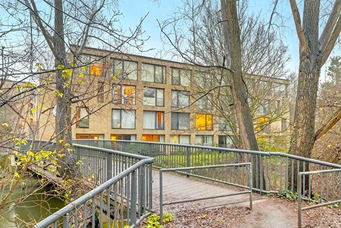 2 Bedroom Flat For Sale In Bennetts Courtyard, London, SW19