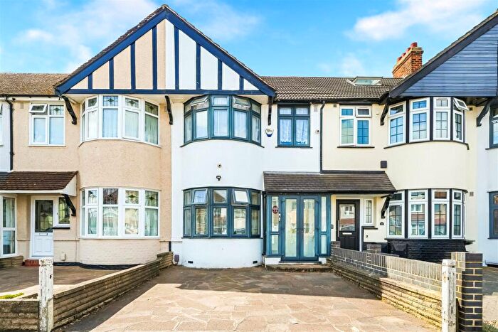 3 Bedroom Terraced House For Sale In Clifford Avenue, Ilford, IG5