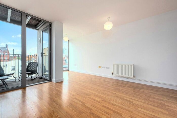 2 Bedroom Flat To Rent In Umberston Street, Tower Bridge, E1