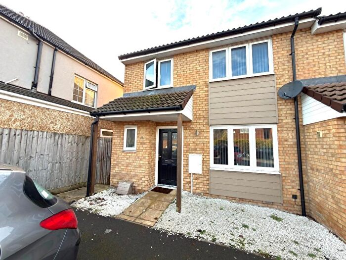 3 Bedroom End Of Terrace House For Sale In Arundel Road, Luton, Bedfordshire, LU4