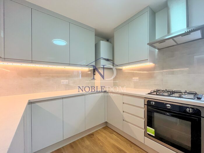 3 Bedroom Flat To Rent In Osterley, Isleworth, TW7