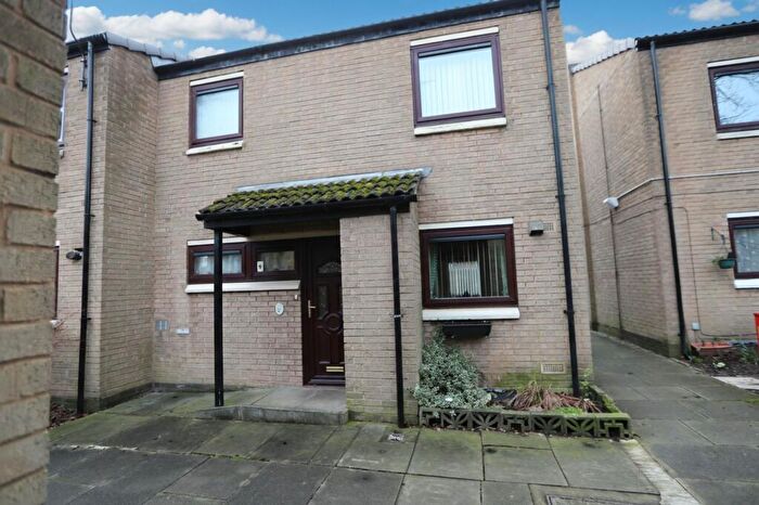 3 Bedroom End Of Terrace House For Sale In Frankton Road, Whitefield, M45