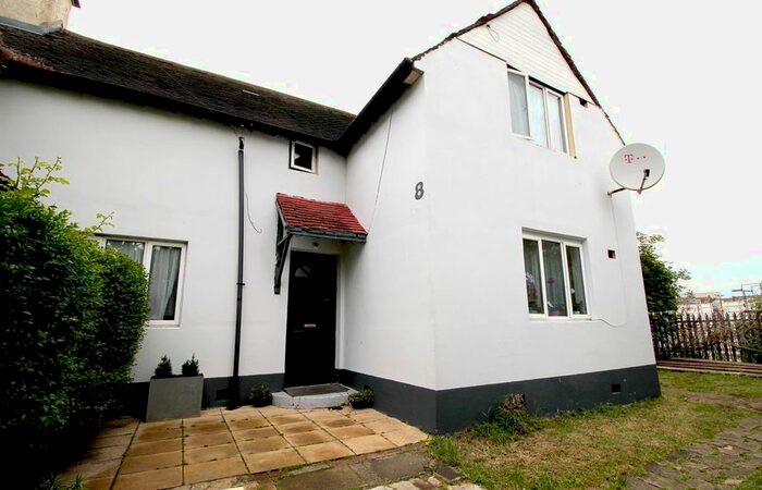 4 Bedroom Semi-Detached House To Rent In Sandridge Close, Harrow, HA1