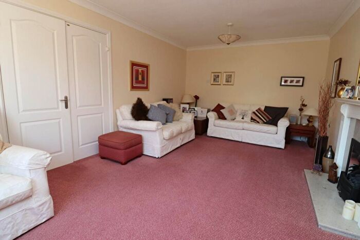 4 Bedroom Detached House For Sale In Greenfields Avenue, Bromborough, CH62