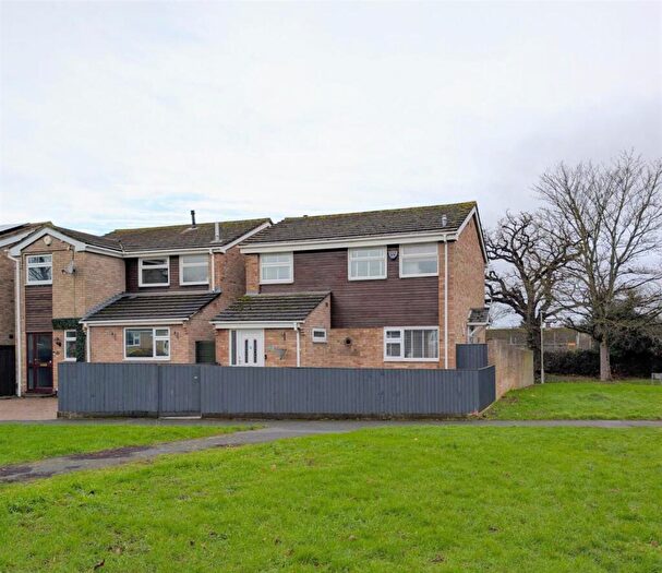 3 Bedroom Detached House For Sale In Poplar Close, Gloucester, GL1