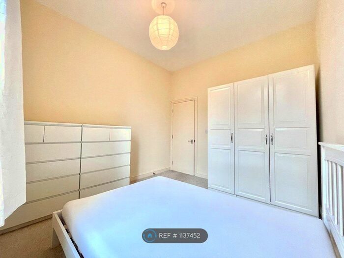 1 Bedroom Flat To Rent In Cavendish Road, London, SW12