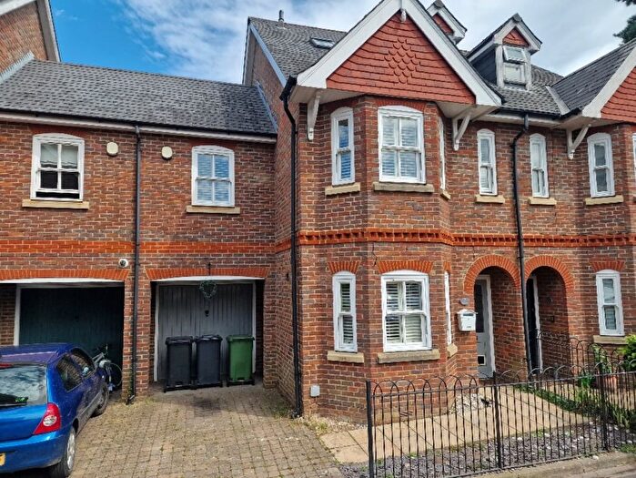 5 Bedroom Semi-Detached House To Rent In Tyhurst Place, Uckfield, TN22