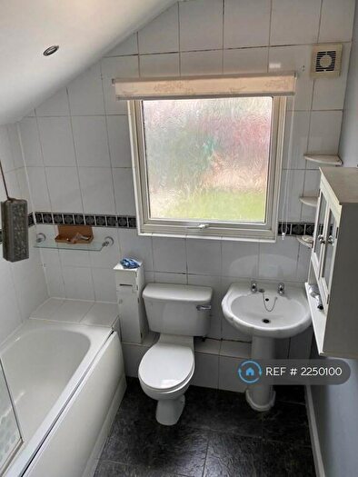 3 Bedroom Terraced House To Rent In Collis Street, Rochester, ME2