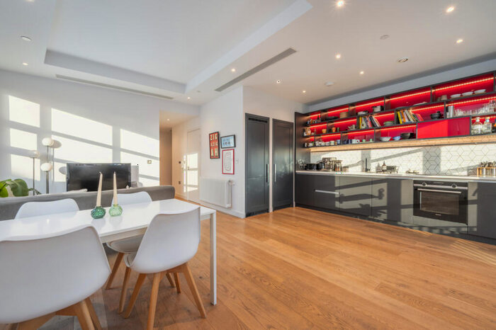 2 Bedroom Flat To Rent In Defoe House, City Island Way, E14