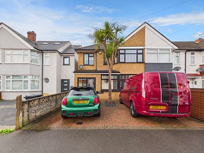 4 Bedroom End Of Terrace House For Sale In Cravan Avenue, Feltham, Middlesex, TW13