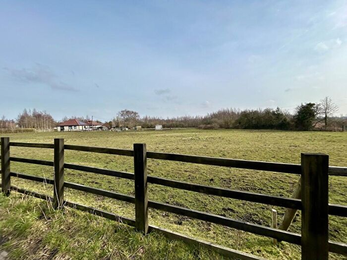 2 Bedroom Semi-Detached House For Sale In South Street, Woodville, DE11