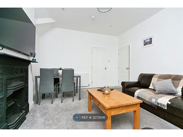 2 Bedroom Flat To Rent In Carmen Sylva Rd, Llandudno, LL30