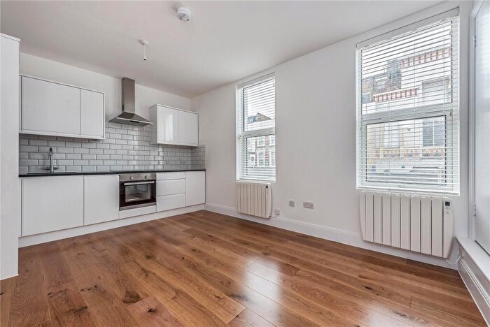 2 Bedroom Apartment To Rent In Essex Road, Angel, London, N1