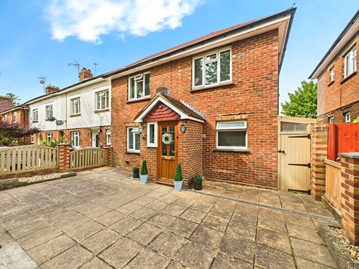 3 Bedroom End Of Terrace House For Sale In Oakleigh Road, Horsham, RH12