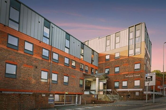 1 Bedroom Flat To Rent In Bellfield Road, High Wycombe, HP13