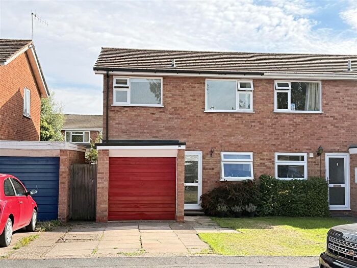 3 Bedroom Semi-Detached House For Sale In Kettlewell Close, Woodloes Park, Warwick, CV34
