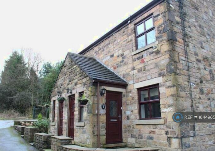 1 Bedroom Flat To Rent In Chunal Lane, Glossop, SK13