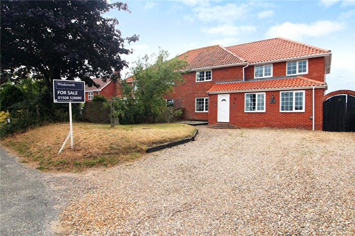 6 Bedroom Semi-Detached House For Sale In School Lane, Hales, Norwich, Norfolk, NR14