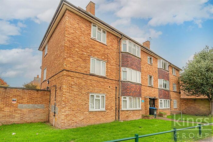 2 Bedroom Flat For Sale In Severn Drive, Enfield, EN1