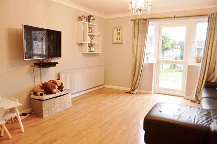 2 Bedroom End Of Terrace House To Rent In Siskin Close, Bushey, WD23