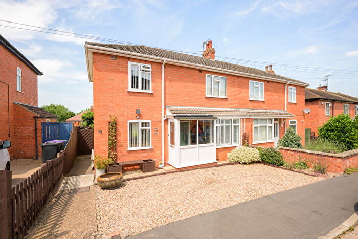 3 Bedroom Semi-Detached House For Sale In Wyndham Close In Grantham, NG31