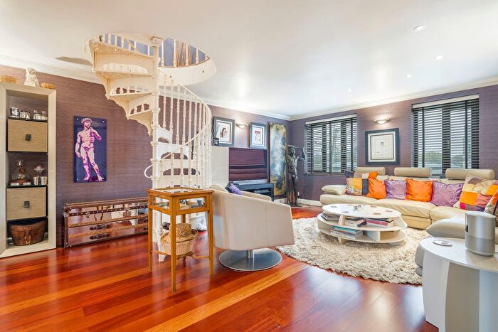 2 Bedroom Flat For Sale In Discovery Walk, Wapping, E1W