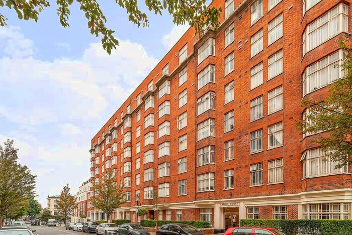 2 Bedroom Flat For Sale In Queensway, Bayswater, London, W2
