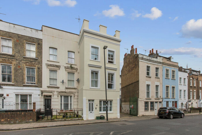 2 Bedroom Apartment For Sale In Benwell Road, London, N7