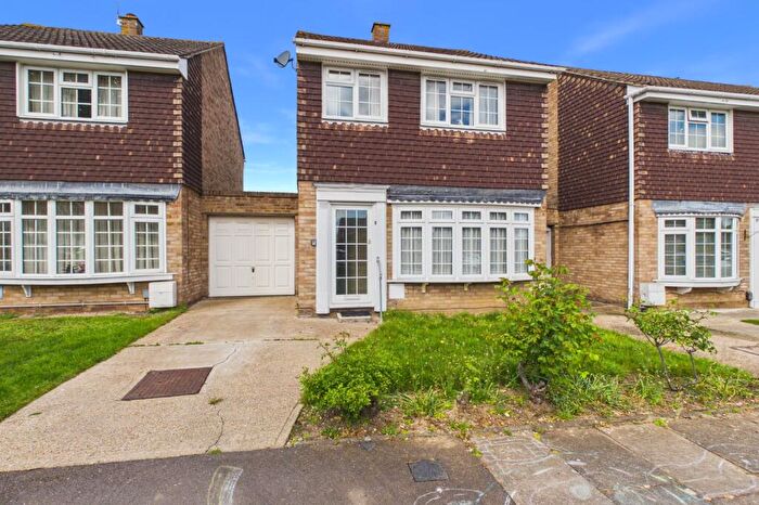 3 Bedroom Link Detached House For Sale In The Marlowes, Dartford, DA1