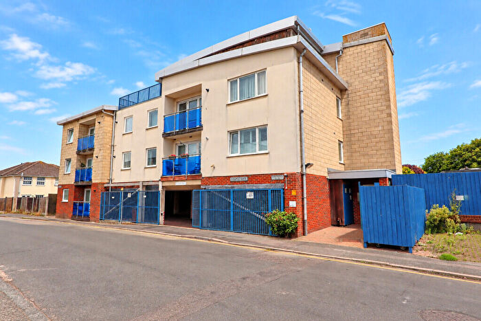 2 Bedroom Apartment For Sale In Steeplegate, Castle Lane, SS7